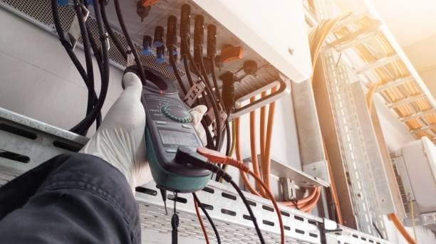 5kW Hybrid Inverter dual MPPT connector detail
